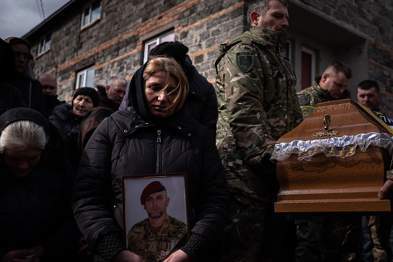 6 RUSSIAN WAR UKRAINE FUNERAL SOLDIER 0982